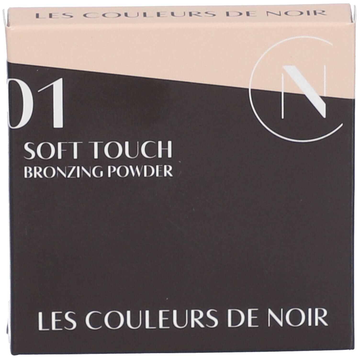 Emballage en carton pour poudre bronzante. Fond noir, texte et logo.