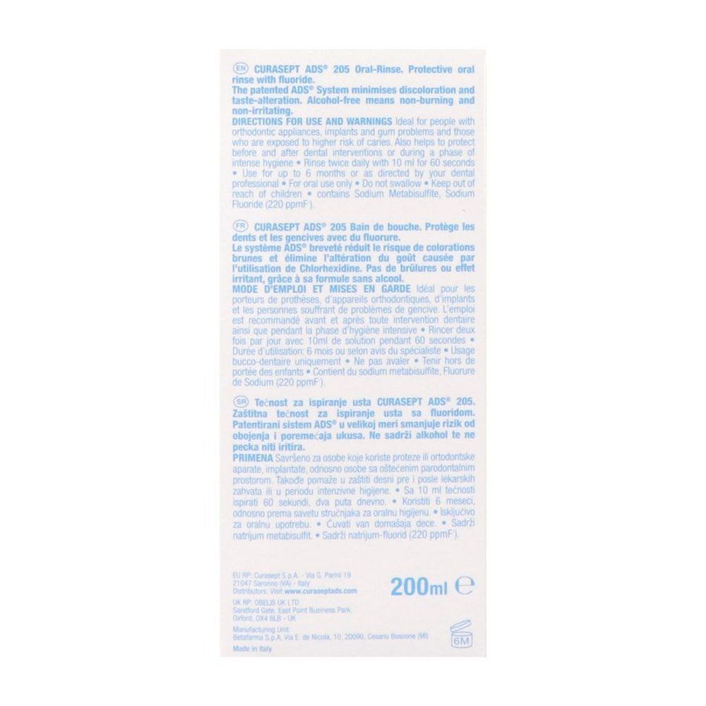 Avant d'un flacon de bain de bouche CURASEPT ADS 205, focus sur l'étiquette.