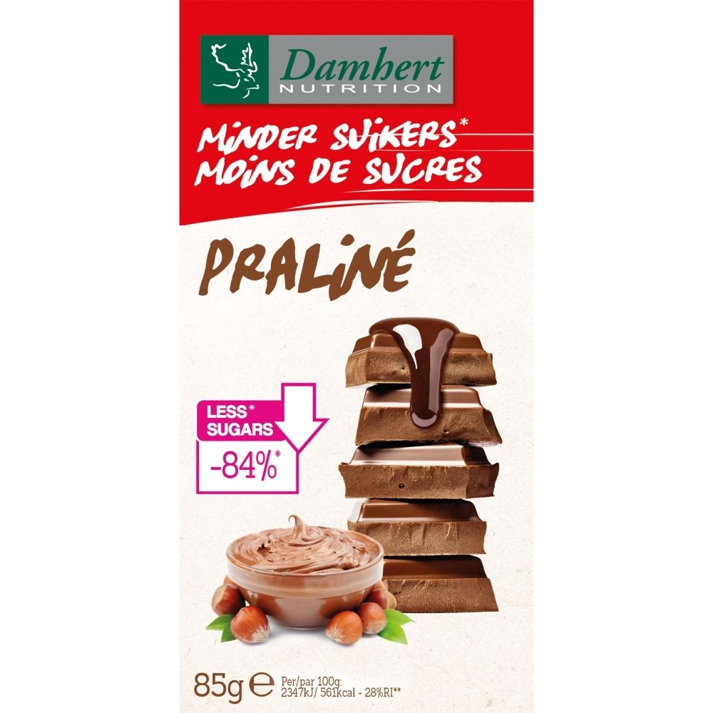 Tablette de chocolat Damhert Praliné moins de sucres, 85g. Morceaux de chocolat empilés avec sauce au chocolat et noisettes.