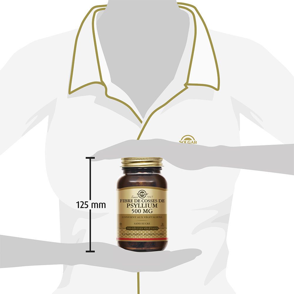 Personne tenant un flacon. Ruban à mesurer indiquant 125 mm. Flacon : SOLGAR Psyllium Husks Fibre 500 mg.