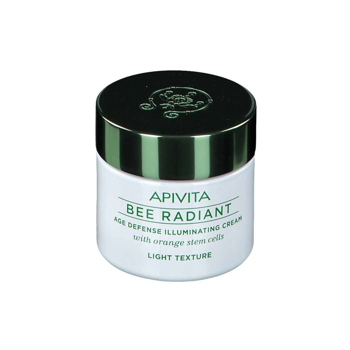 Pot de crème blanc avec couvercle vert. Inscription : Apivita Bee Radiant Age Defense Illuminating Cream, Light Texture.