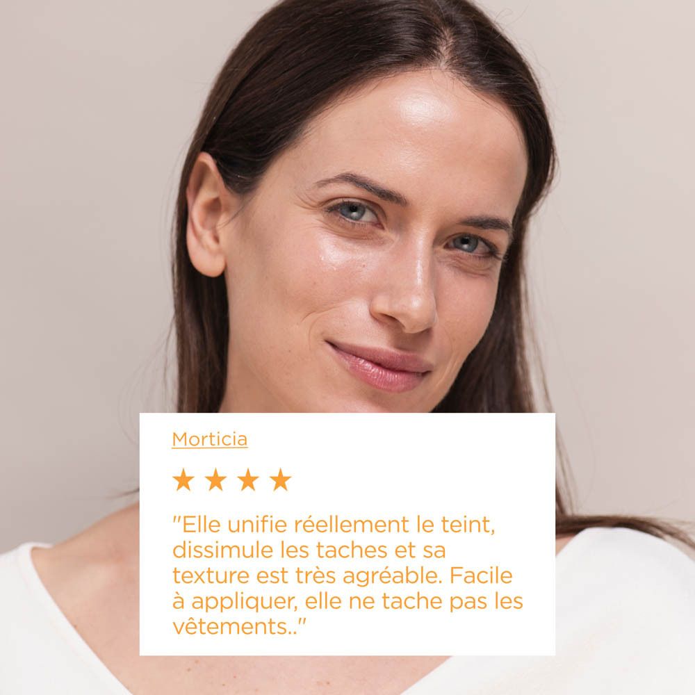Femme avec peau. Texte : Elle unifie le teint, dissimule les taches, texture agréable. Facile à appliquer.