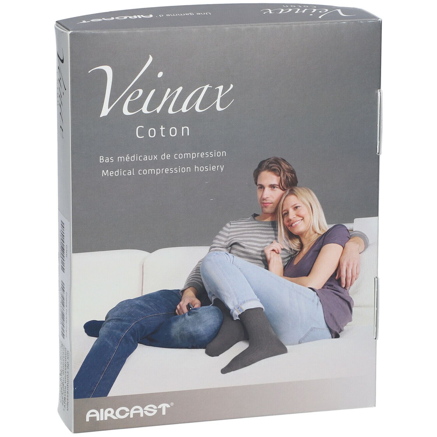 Emballage Veinax Coton. Un homme et une femme assis sur un canapé. Nom du produit et marque visibles.