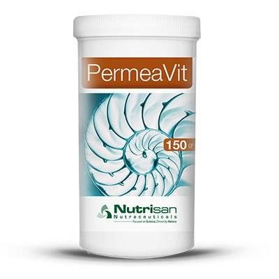 Produit cylindrique blanc avec couvercle. Inscription PermeaVit, 150 g. Logo Nutrisan Nutraceuticals.