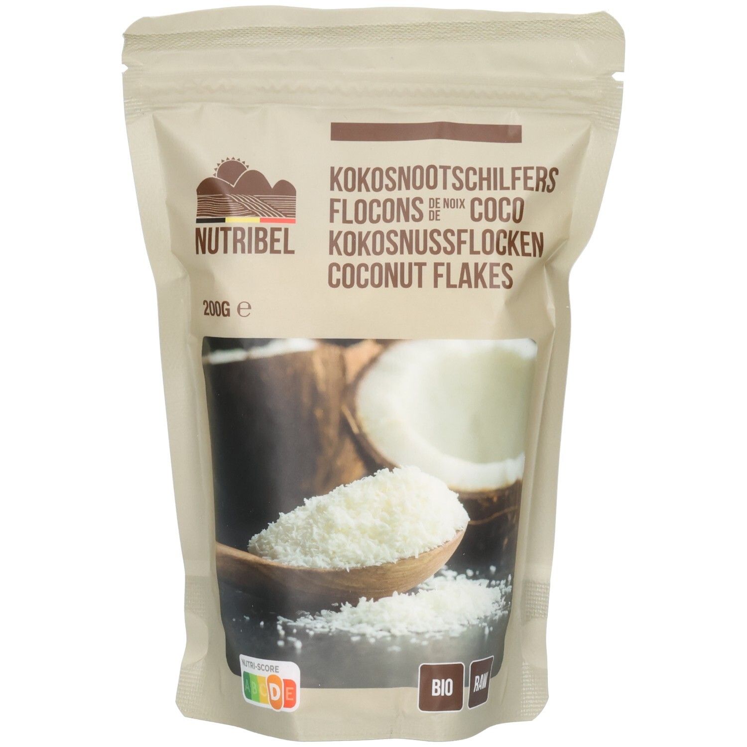 Sachet de flocons de noix de coco. Inscription: Nutribel, Kokosnootschilfers, Bio & Raw. Fenêtre montrant le produit.