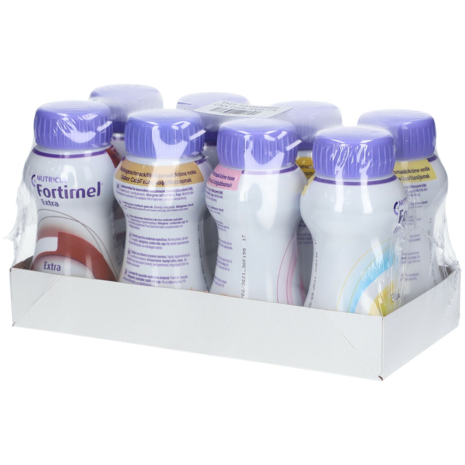 Emballage de bouteilles. Inscription 'Fortimel extra'. Bouteilles avec bouchons violets et étiquettes blanches. Emballé dans du film plastique.