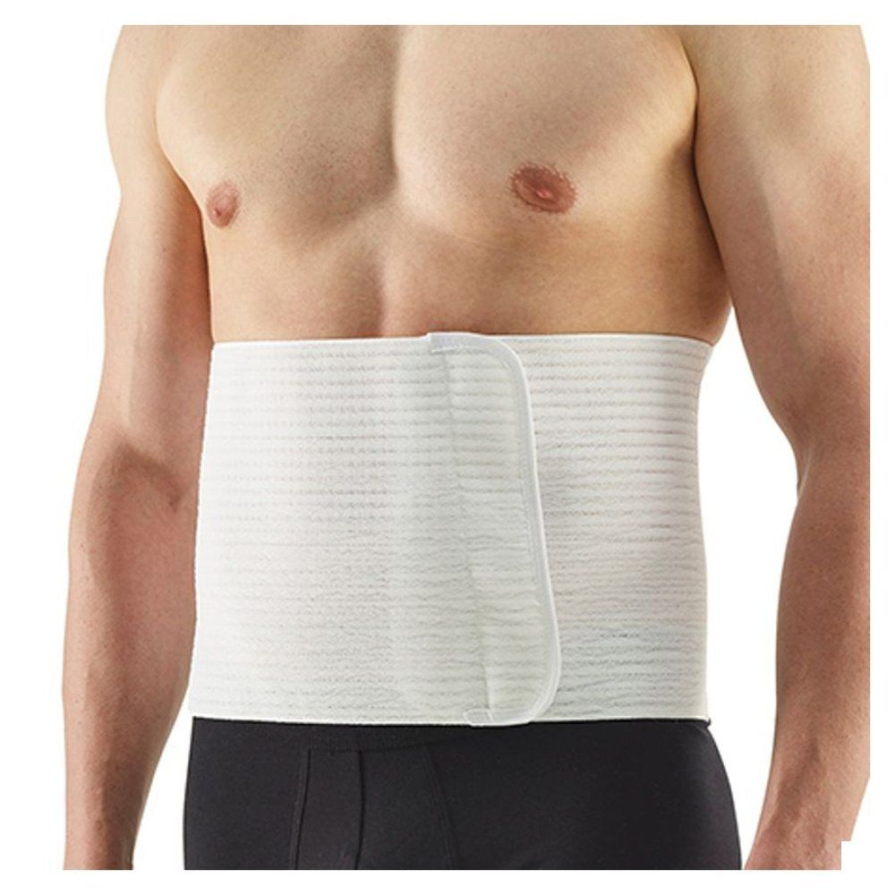 Bande abdominale blanche portée par un homme. Fermeture velcro. Matière côtelée.