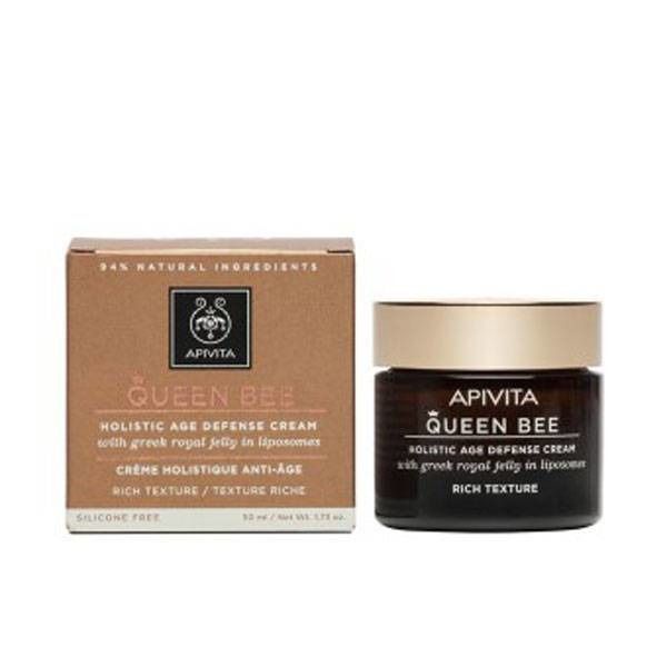 Pot et boîte. Inscription: Apivita Queen Bee, Holistic Age Defense Cream. 94% ingrédients naturels. Texture riche.
