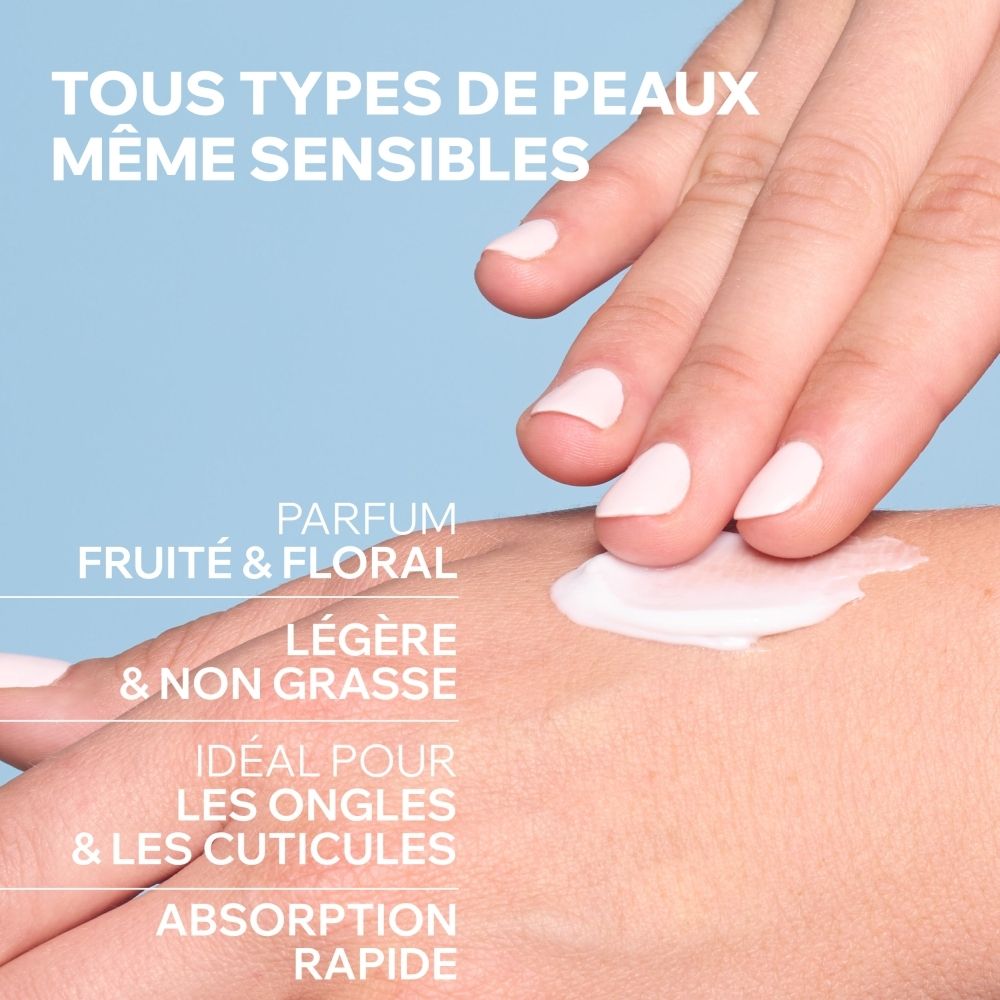 Arrière du tube de crème pour les mains Uriage Eau Thermale avec ingrédients.