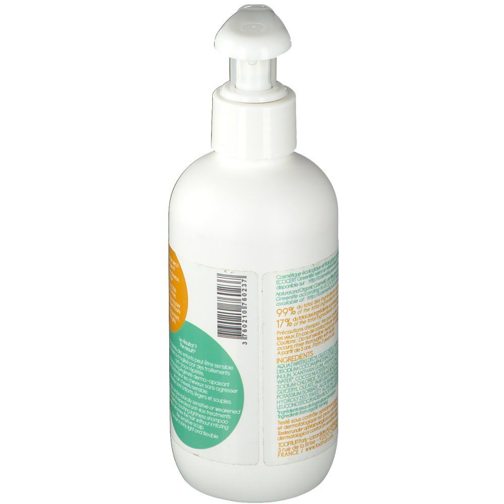 Flacon blanc avec pompe. Étiquette avec texte et code-barres. Vue arrière.