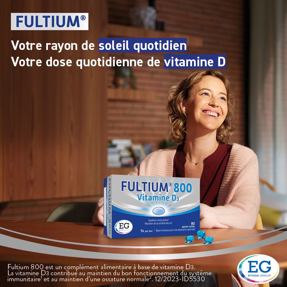 Femme souriante. Boîte de Fultium® 800 Vitamine D3. Texte : Votre dose quotidienne de vitamine D.