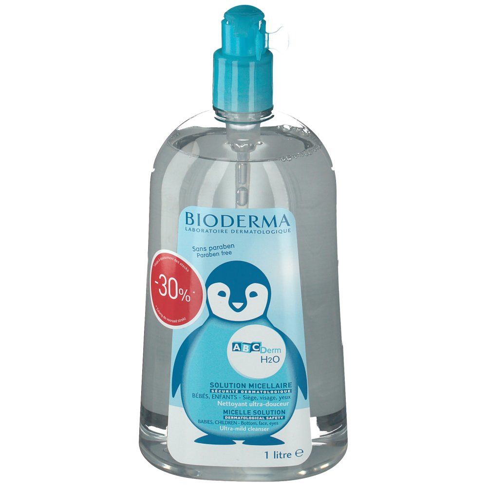 Flacon transparent avec bouchon pompe bleu. Étiquette avec illustration de pingouin et texte: Bioderma, -30% de réduction.