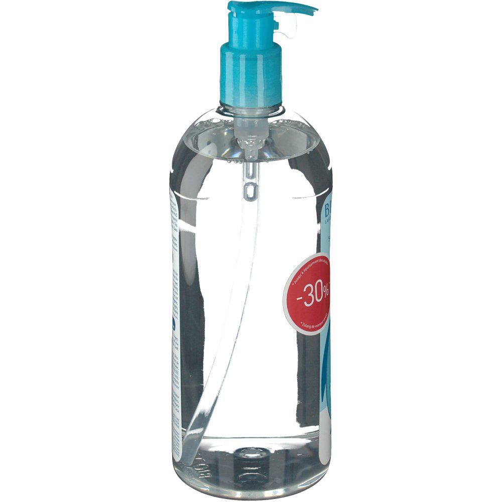 Flacon transparent avec bouchon pompe bleu. Étiquette avec texte et indication de réduction de -30%. Liquide visible.