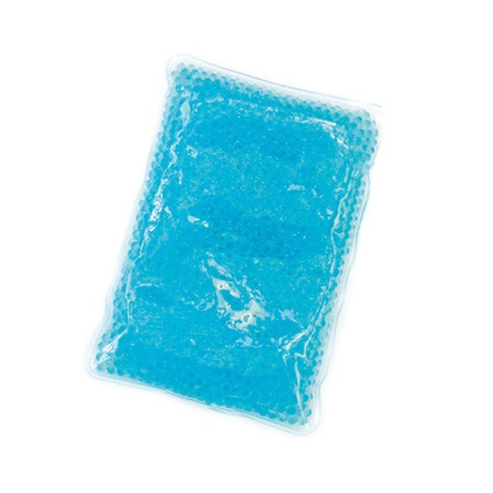 Emballage d'une compresse Sissel Hot-Cold Pearl bleue avec une femme la tenant sur son bras.