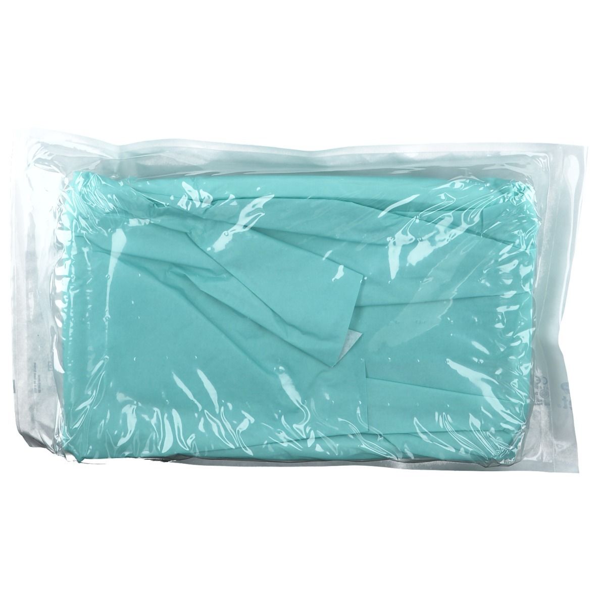 Emballage transparent contenant un produit plié turquoise. Plis visibles.
