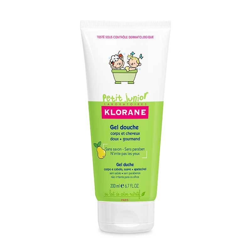 Tube vert de gel douche KLORANE Petit Junior. Illustration enfants et poire. Texte: Gel douche, sans savon, 200ml.