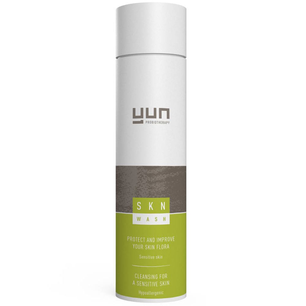 Flacon cylindrique. Inscription: YUN, SKN WASH. Design vert et blanc. Texte: Protect and improve your skin flora.