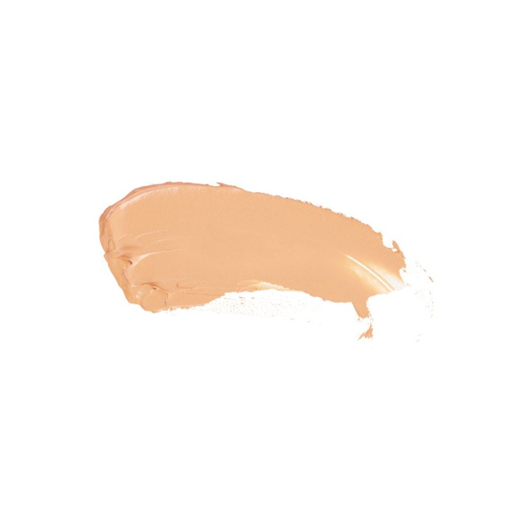 Échantillon de crème teintée beige rosé sur fond blanc. Texture du produit.