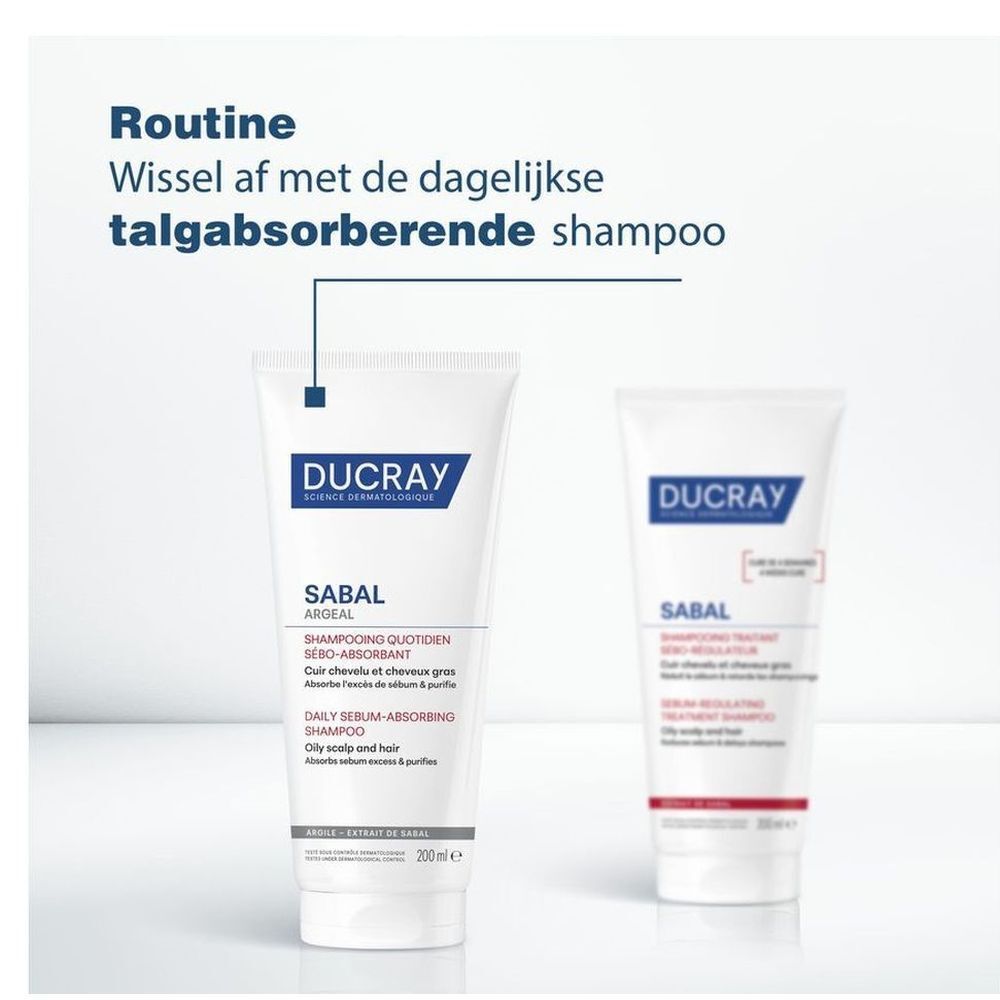 Deux produits. Texte: Alterner avec le shampooing absorbant le sébum quotidien.