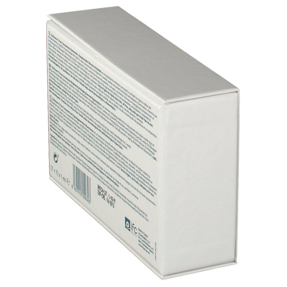 Vue oblique de la boîte blanche. Texte multilingue. Code-barres, numéro de lot, date d'expiration.