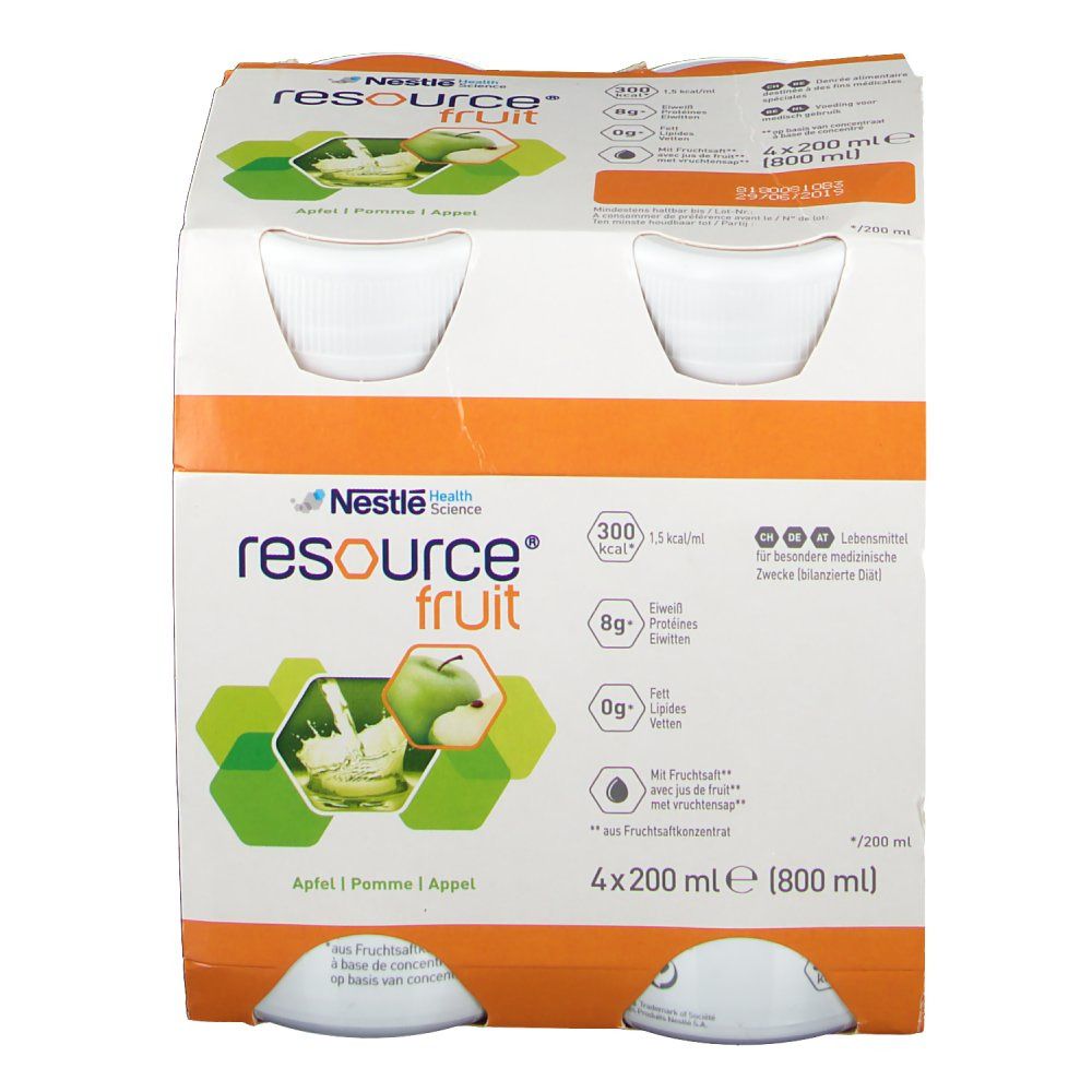 Emballage de quatre bouteilles Resource Fruit Pomme. Bouteilles blanches avec étiquette verte et image de pomme. Emballage en carton avec informations produit.