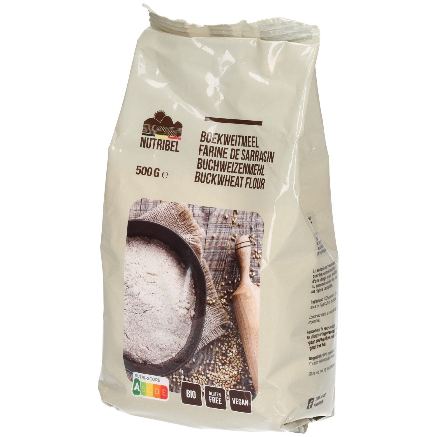 Sachet de farine de sarrasin Nutribel. Inscriptions: nom, appellation, poids, labels bio, sans gluten, vegan.