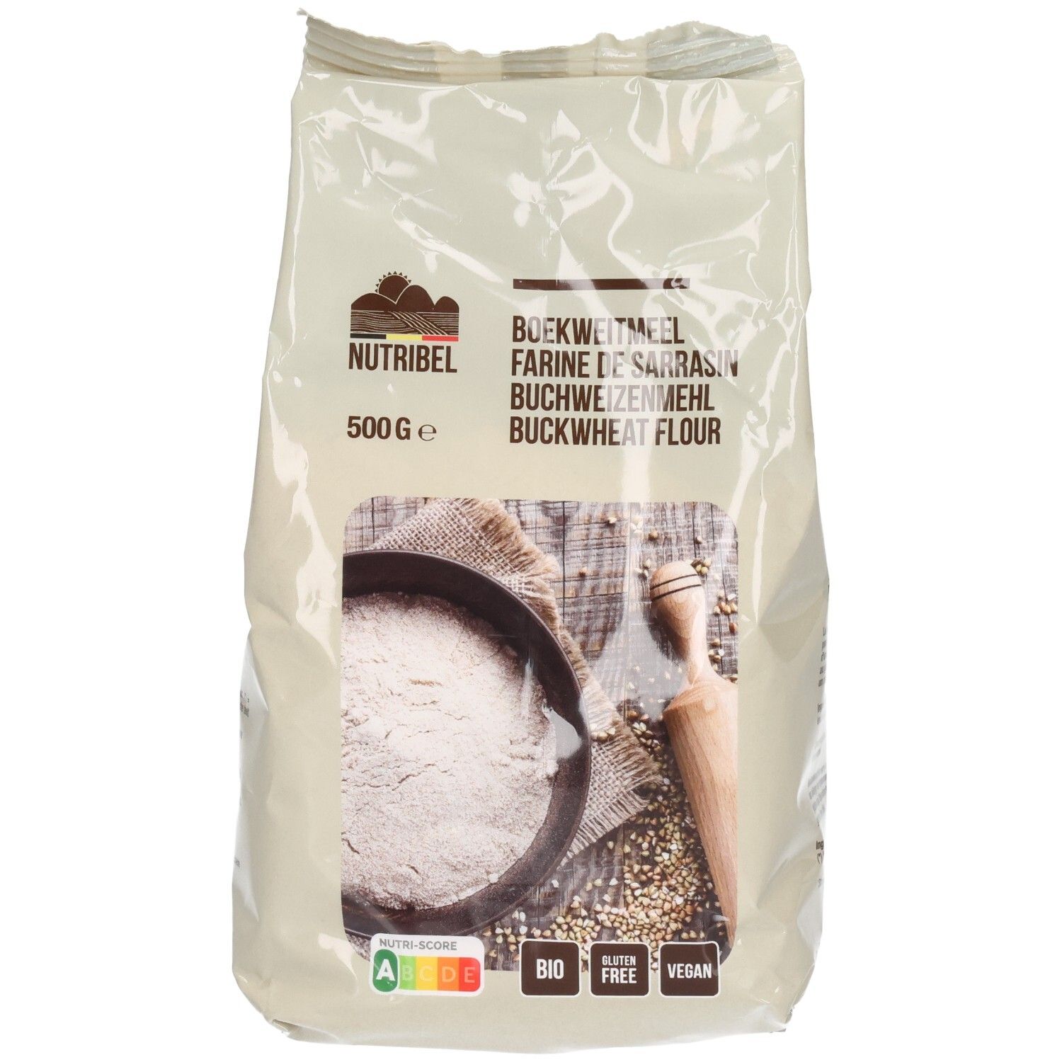 Sachet de farine de sarrasin Nutribel. Inscriptions: nom, appellation, poids, labels bio, sans gluten, vegan.