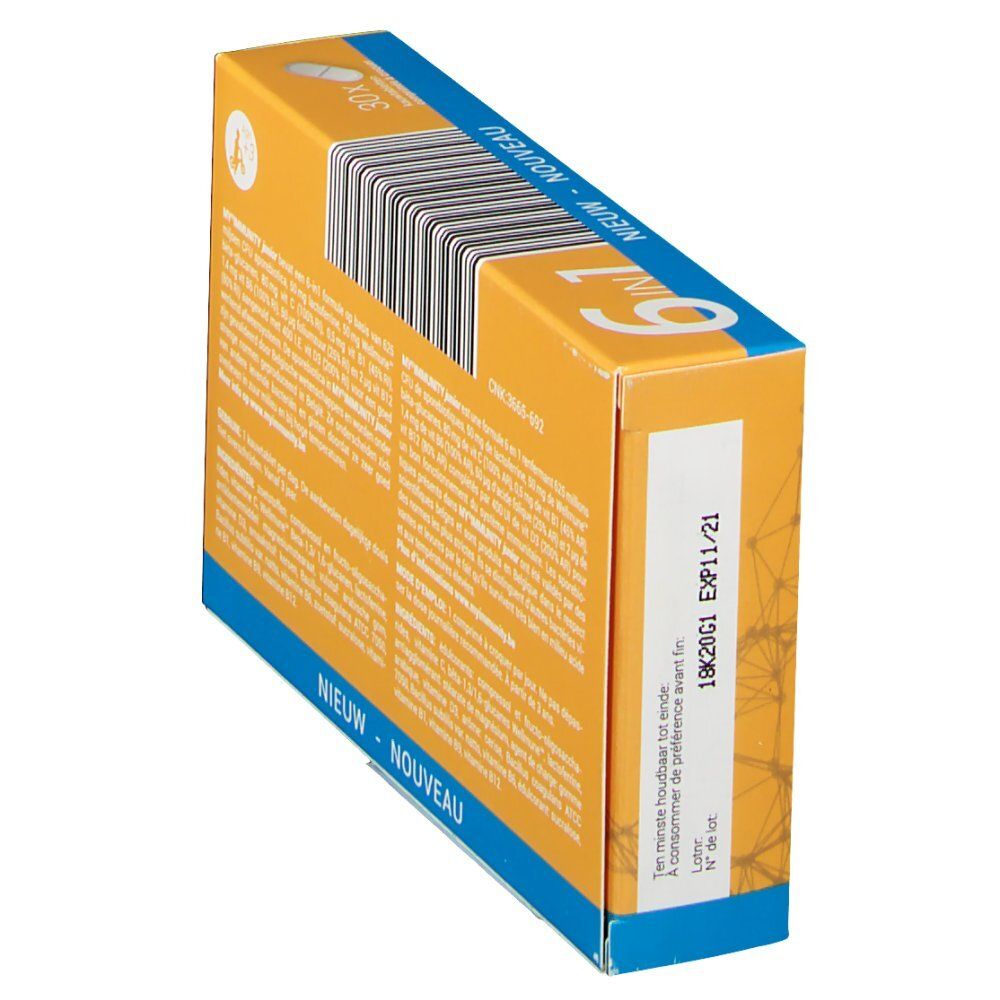 Boîte "MY IMMUNITY junior" en biais. Jaune et bleu. Code-barres et texte. Date de péremption.