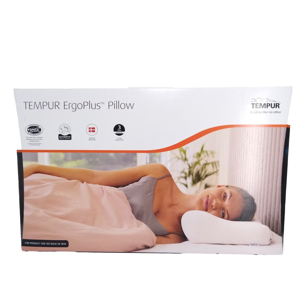 Emballage avec oreiller. Inscription: TEMPUR ErgoPlus Pillow. Femme allongée sur un oreiller.