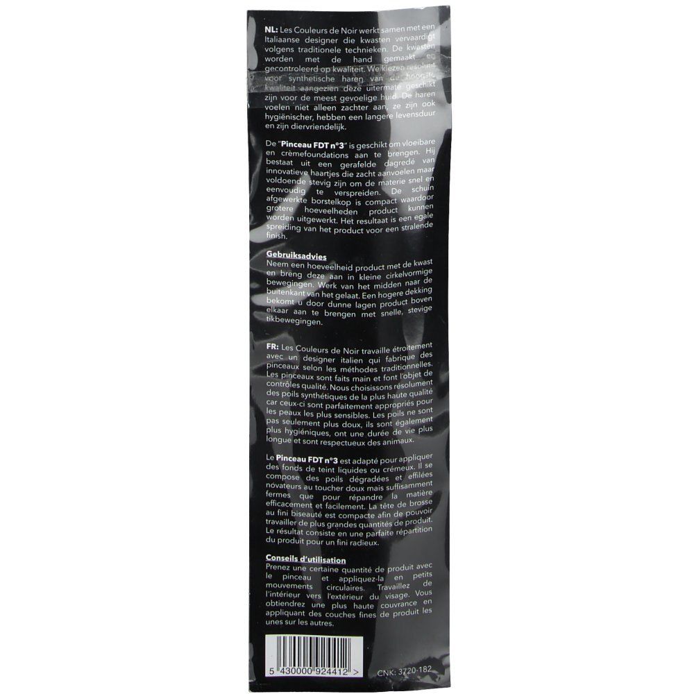 Emballage avec texte multilingue. Description du produit pinceau. Fond noir, emballage transparent.