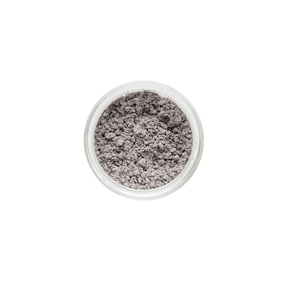 Pot d'ombre à paupières minérale Greige, vue de dessus. Poudre grise, couvercle argenté, fond blanc.