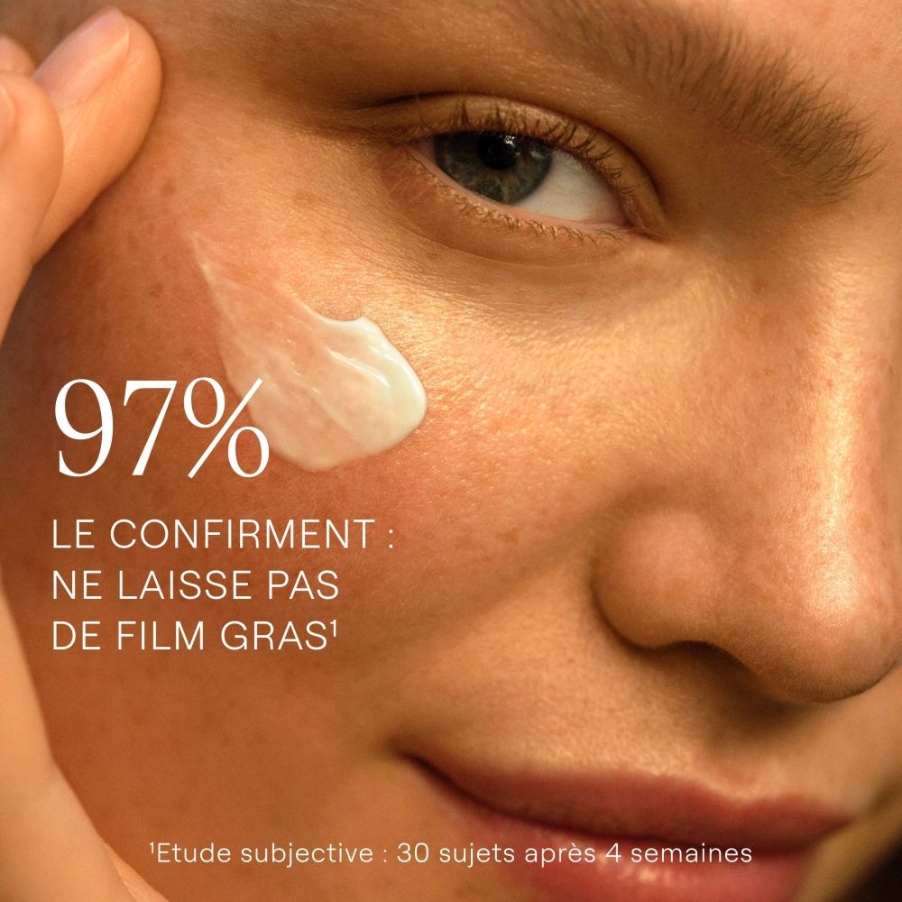 Gamme de produits Weleda Skin Food : Lait corporel, deux tubes de crème et un pot.