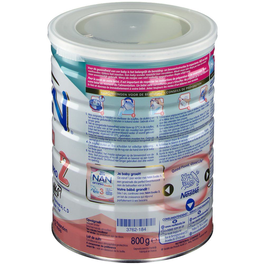 Boîte de lait en poudre avec texte et illustrations. Informations au dos et logo Nestlé. 800g.