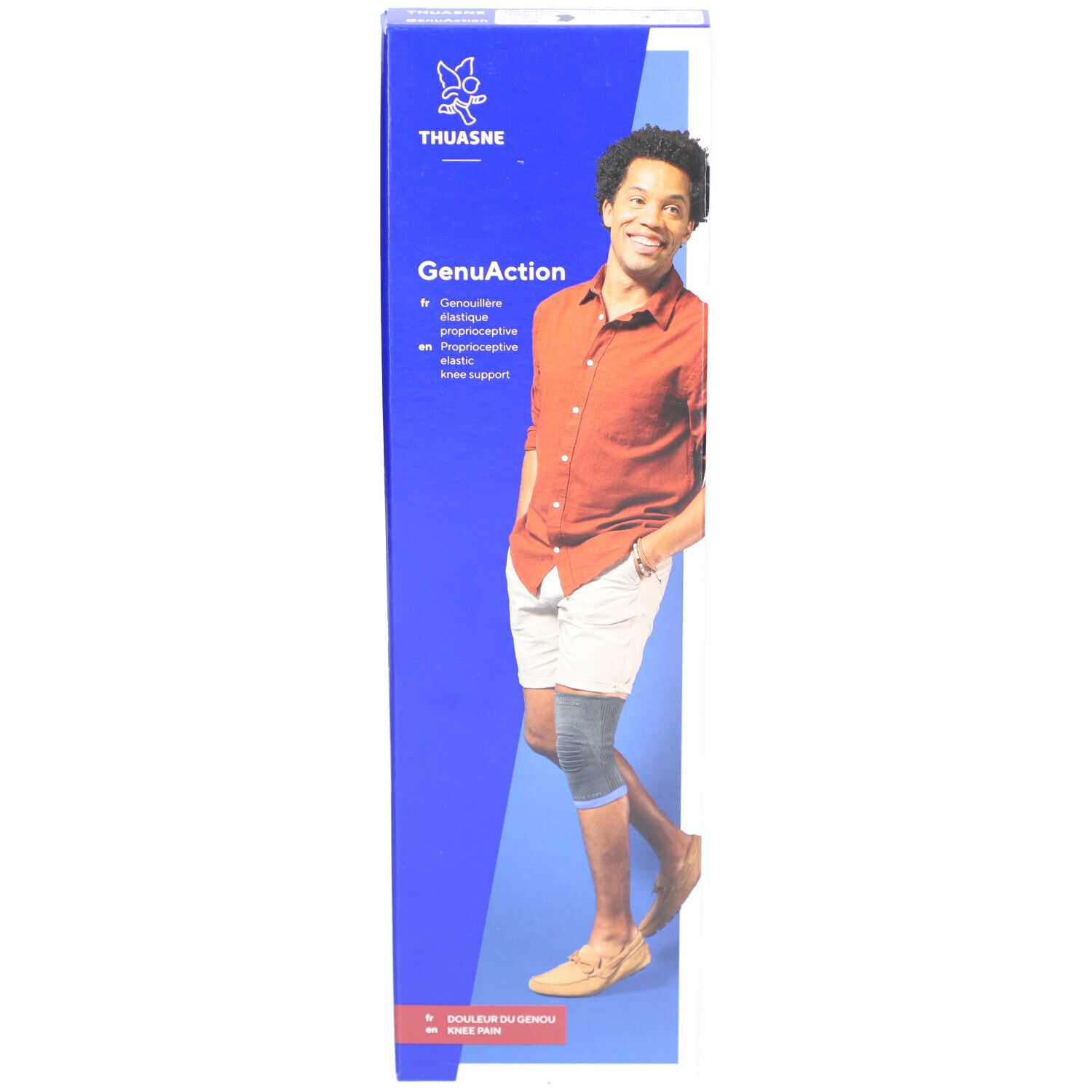 Emballage de l'orthèse de genou Thuasne GenuAction. Une personne porte l'orthèse. Emballage bleu et blanc avec le nom du produit et le logo.