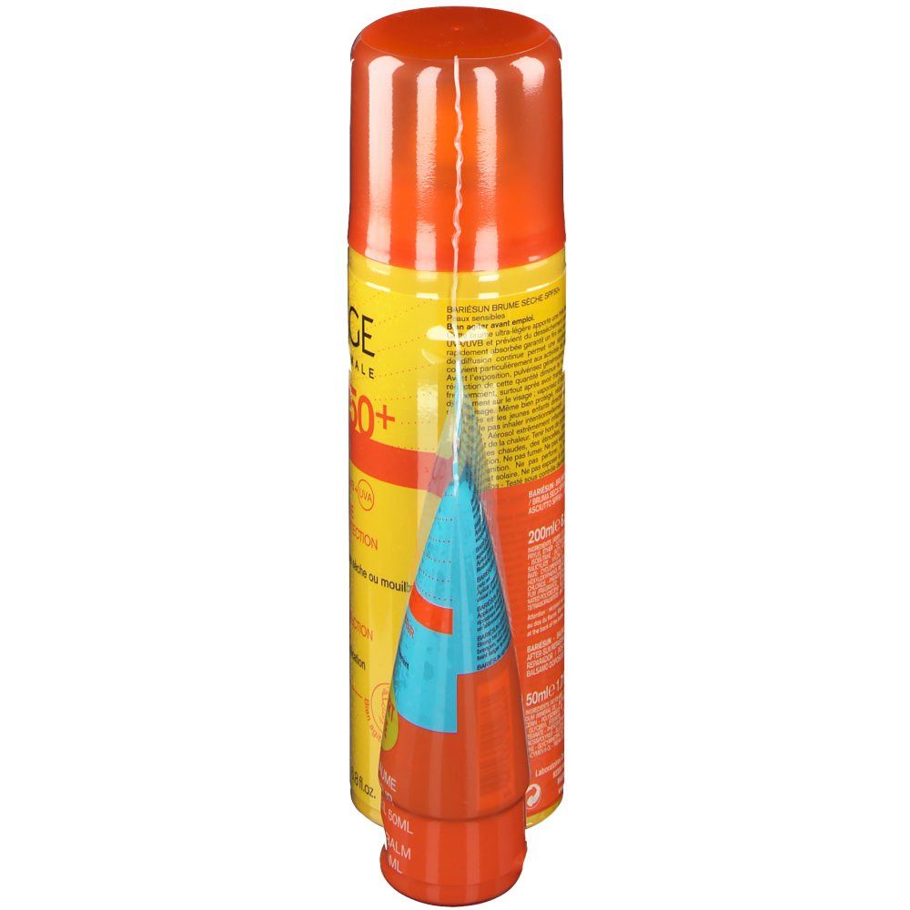 Spray solaire sous film transparent. Flacon jaune-orange avec bouchon orange. Informations produit imprimées.