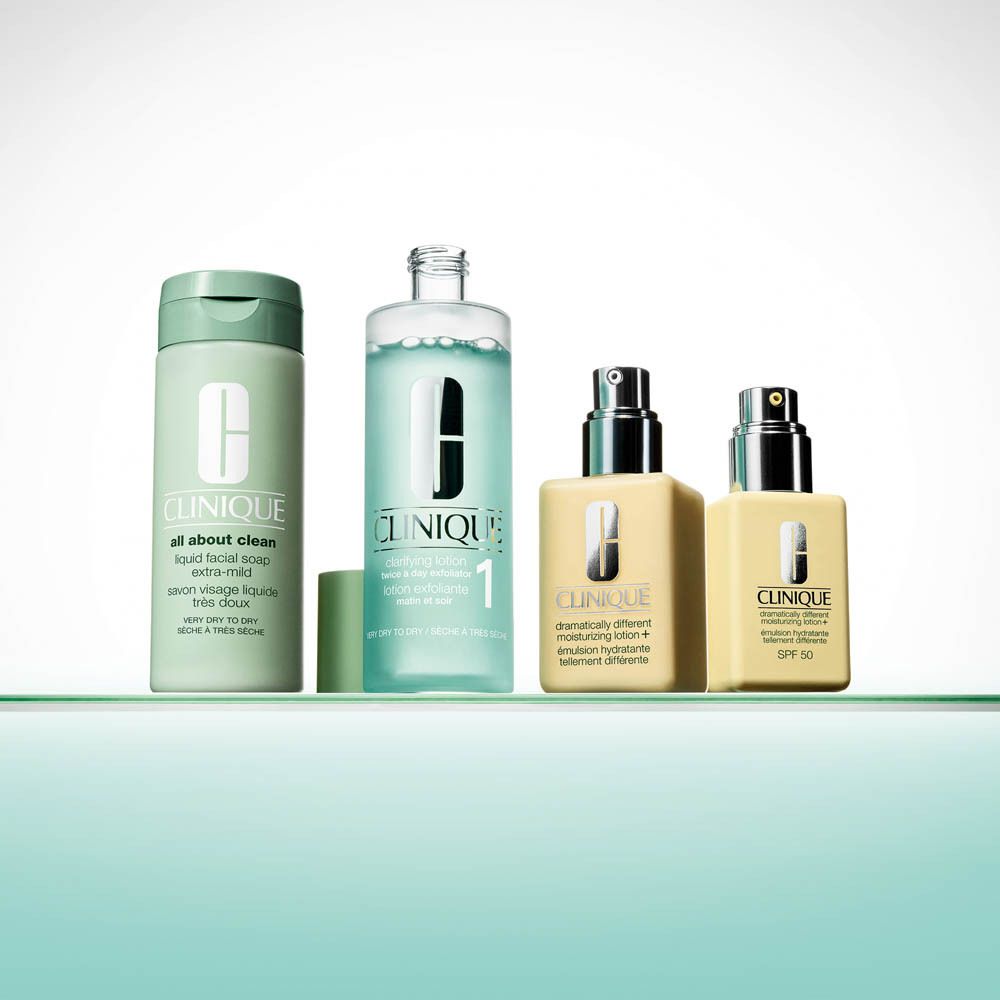 Arrière de la bouteille de Savon visage liquide Clinique All About Clean avec instructions et ingrédients.