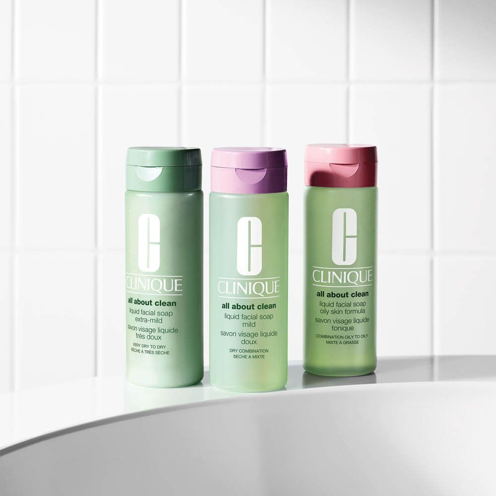 Savon visage liquide Clinique All About Clean, extra doux, pour peaux très sèches à sèches. Flacon de 200 ml.