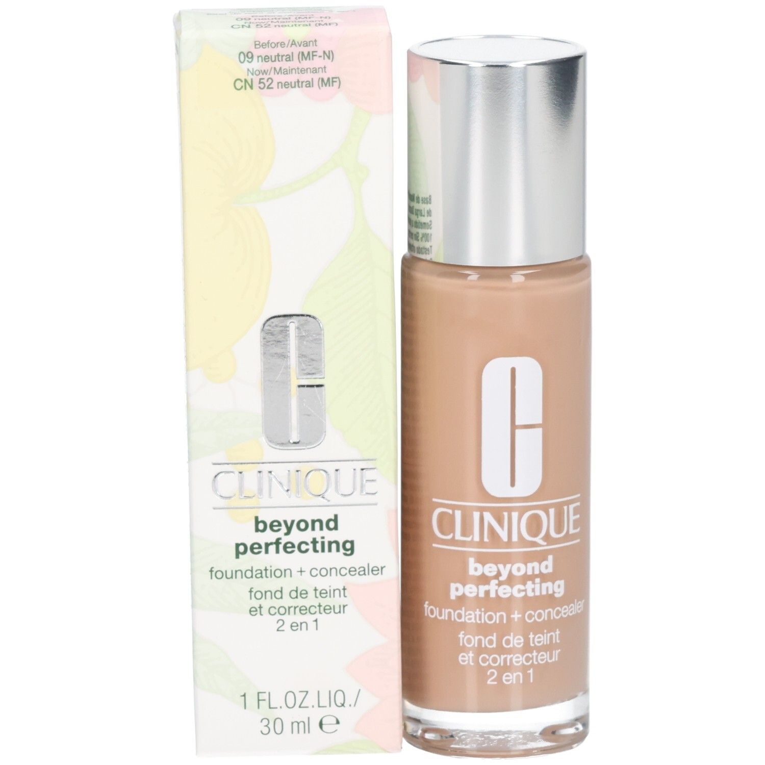 Clinique Beyond Perfecting Foundation + Concealer et son emballage extérieur au design floral.