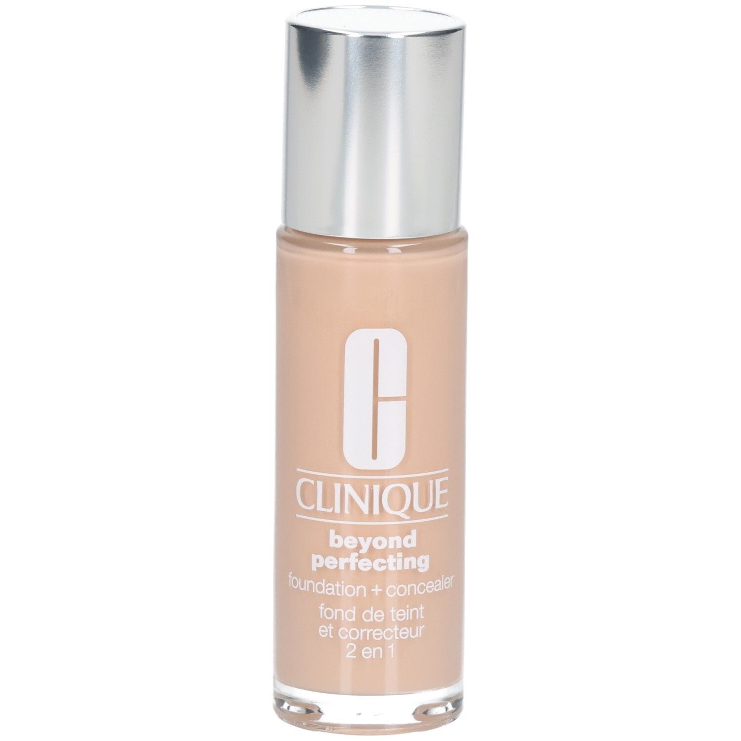 Clinique Beyond Perfecting Foundation + Concealer dans un flacon en verre avec un capuchon argenté.