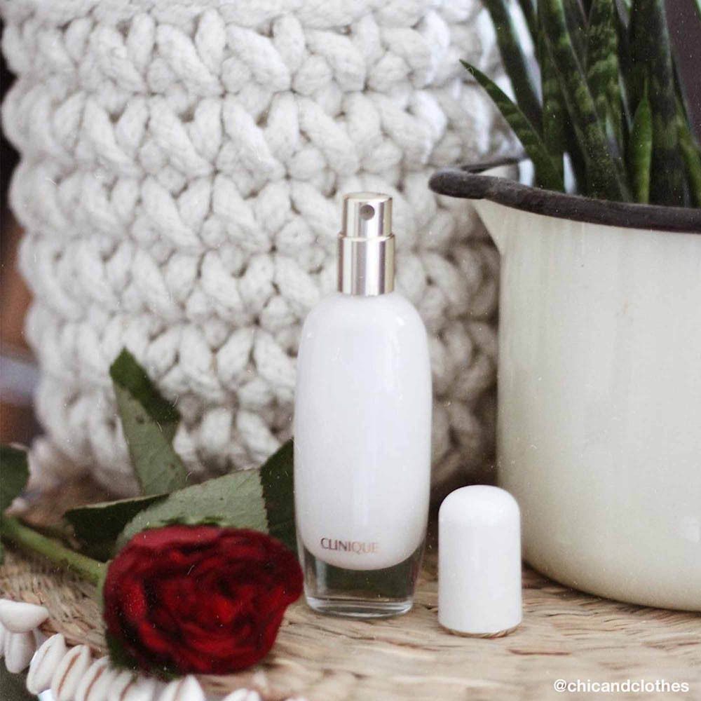 Ensemble de soins hydratants Clinique : pot, vaporisateur et petit tube.