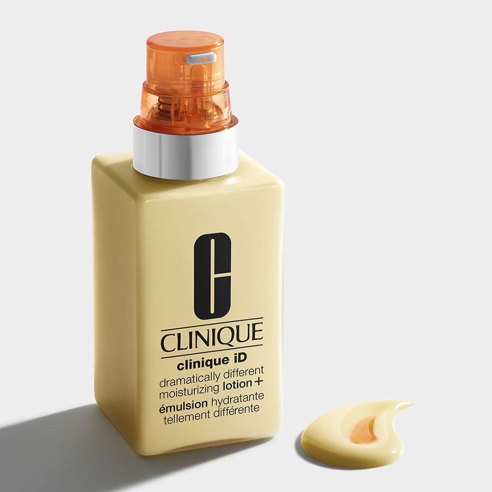 Flacon beige avec pompe et goutte. Inscription: CLINIQUE iD, Dramatically Different Moisturizing Lotion +.