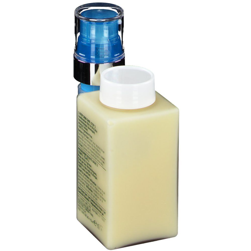 Deux produits cosmétiques. Un distributeur bleu et une bouteille crème. Vue arrière de la bouteille.