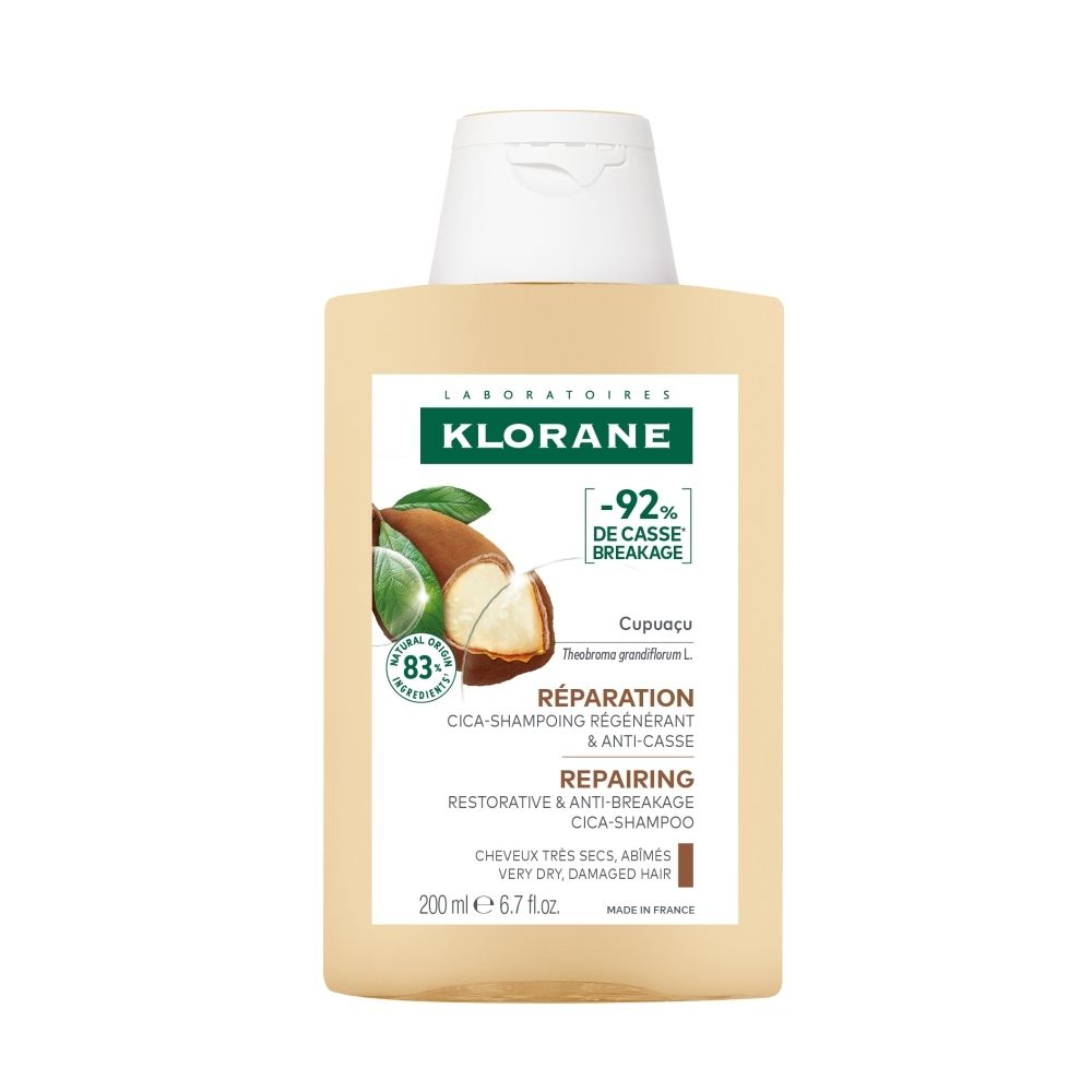 Flacon de shampooing Klorane avec motif Cupuacu et 83% d'ingrédients d'origine naturelle.