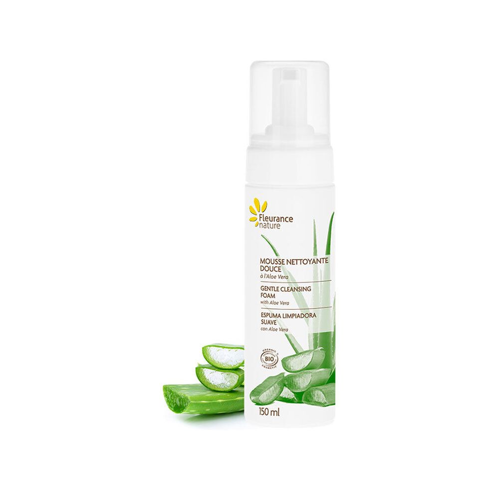 Flacon blanc avec pompe. Inscription: Fleurance Nature, Mousse Nettoyante Douce. Illustration d'aloe vera. 150 ml.
