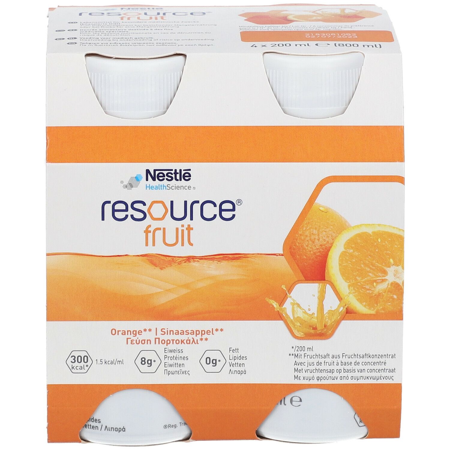 Emballage carton de quatre bouteilles Resource Fruit Orange. Logo du produit et informations nutritionnelles sur l'emballage. Illustration d'oranges.