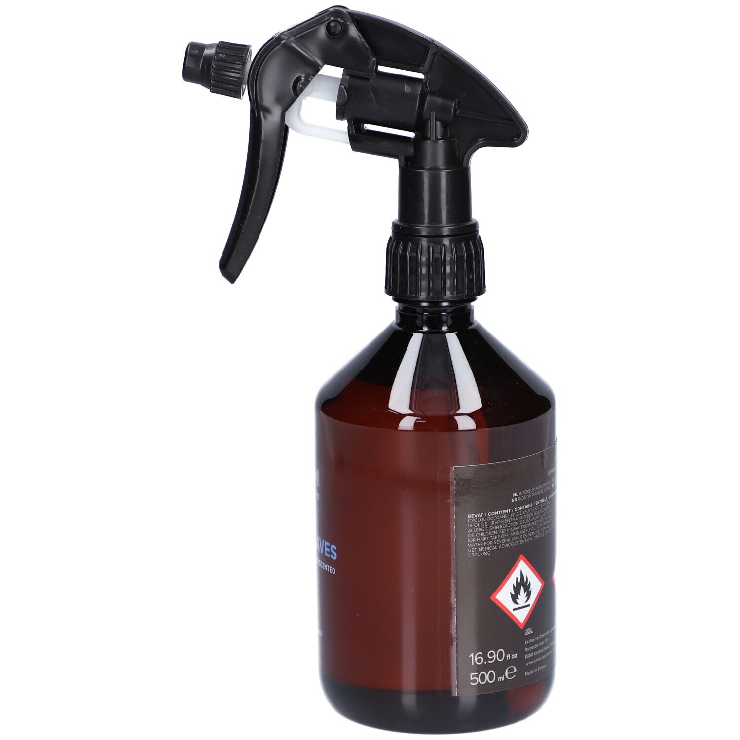 Flacon pulvérisateur brun avec pulvérisateur noir. Dos avec texte et pictogrammes. Volume : 500ml.