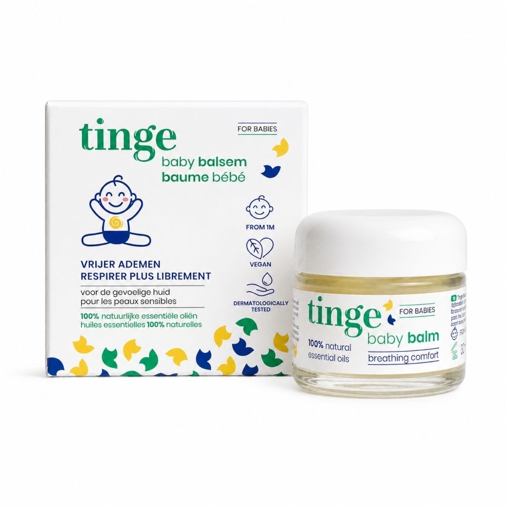 Pot de Baume Tinge for Babies avec étiquette 'Dès 1 mois' et indications sur les huiles naturelles.