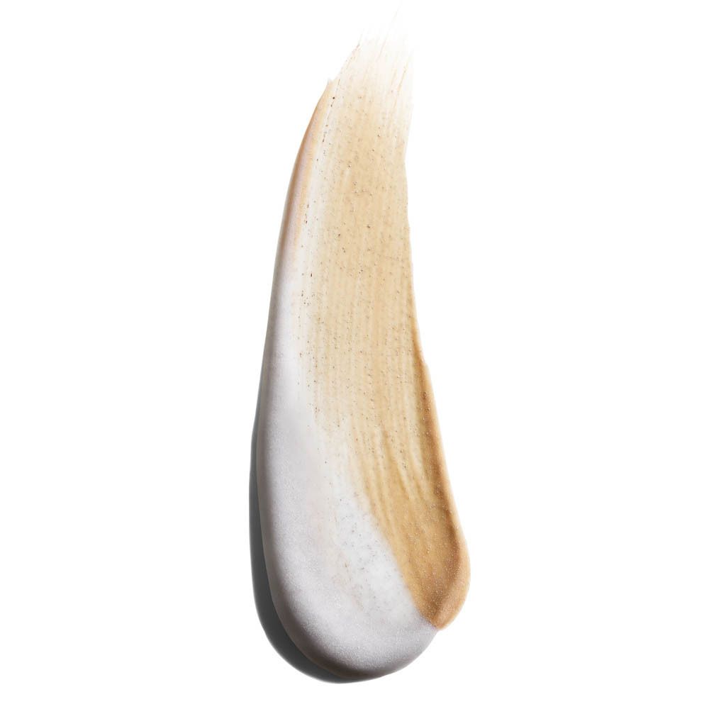 Échantillon crémeux de BB-Gel avec des tons de peau clairs et foncés.