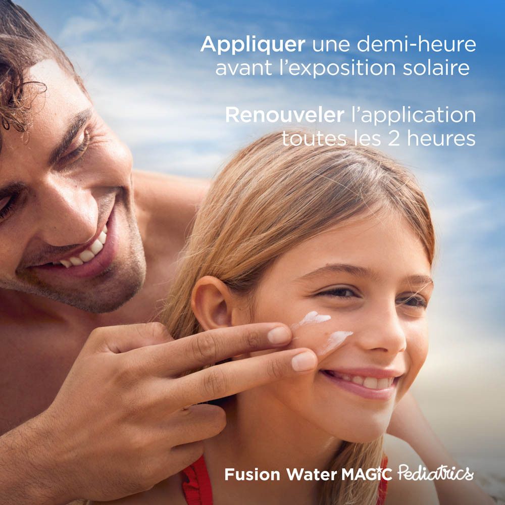 Emballage du produit et flacon. Inscription : ISDIN, Fotoprotector, FusionWater, Pediatrics, 5 Daily Protection, SPF 50.