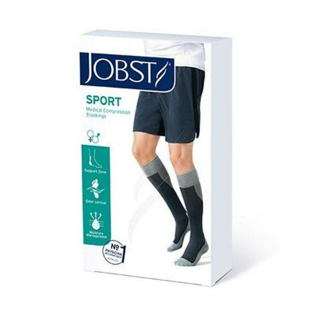 Boîte de bas de compression JOBST Sport. Bas noirs, détails gris. Produit médical. Homme portant les bas.